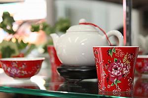 人気の花布柄の茶器