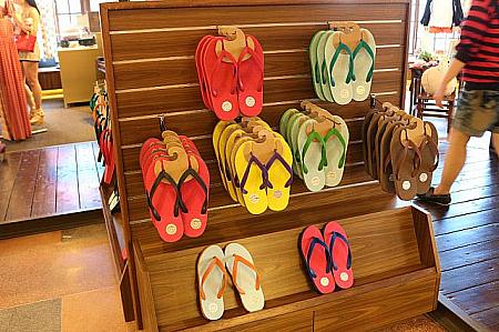 台南で有名なスリッパ屋「雙全昌鞋行」と同じく台南で100年の老舗の下駄屋さん「府城百年木屐老店」も出店。