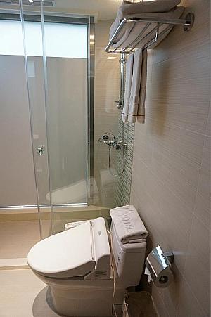 こちらもシャワーブースタイプのバスルームです