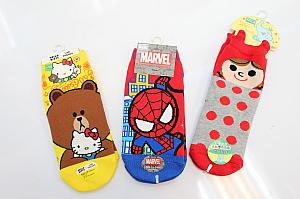 スパイダーマンや赤ずきんちゃんの靴下もかわいい！