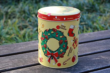 クリスマス缶。上からいろいろ(画像提供：米楽Miller＞ナビが訪れたのはクリスマス前！ということでクリスマスデザインが！