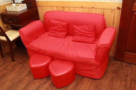 真っ赤なソファー