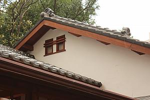 台湾に現存する日本式建築物の中でも珍しい和洋折衷の建築構造や、黒瓦の屋根や玄関の様式も含め希少価値が高いことから、「幸町日式宿舍」は2007年に台北市の歴史建築物に指定されているそうです。