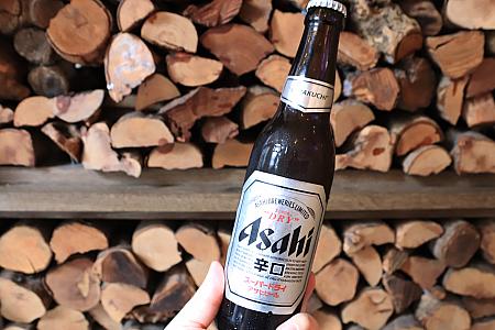 「アサヒスーパードライ)」などアジアのビール瓶は90元/瓶！そのほかサッポロ生ビールやヨーロッパのビールも取り揃えていて、ビール党も満足のラインナップ！
