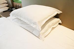 枕は2種類　掛け布団以外に肌掛け布団があり、掛け布団だけでは寒い時、逆に掛け布団では暑い時に調節できるのが嬉しいです