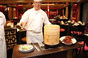 日本で中華料理店のコックとして活躍したこともある張さんはとっても気さくです。