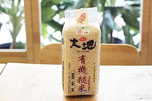 ＊池上 大地 220元（1.5kg）農薬や肥料を一切使用せず、自然農法で作られた玄米です。セットについてくる玄米はこれで、台湾一おいしいよ～！と店長、AhQさん共々すごくオススメしていました！