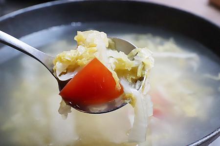 「酸白菜」は少し酸味があってさっぱり。中国北方で食べられる冬にピッタリのスープ