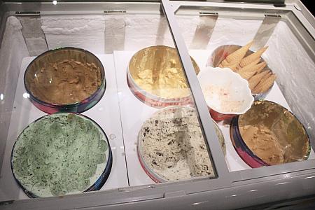 meijiのアイスクリームが食べ放題。ちなみに1FとB1の種類が微妙に異なっていたので、アイスクリーム星人はどちらもチェックするべし！