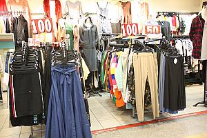 女性用の服が50元～。ユニクロなど全く比較にならない安さ…！