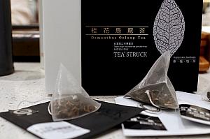 【TEA STRUCK】1907年創業の老舗茶屋「長順名茶」が手がける新ブランド。モノトーンのパッケージがスタイリッシュで、人気商品のティーバッグ「桂花烏龍茶」はお手軽なのに本格的な味わいです