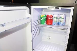 冷蔵庫の中には炭酸飲料と台湾ビール。無料です