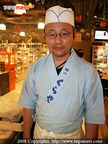 菓子職人、田中さんです。団子は3個で150元