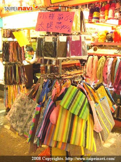台湾で流行の粗布バッグ　大100元　小80元