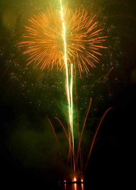 日月潭でも12/31-1/2の夜、花火イベントが開催されました。