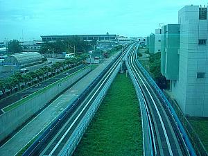 第1ターミナルと第2ターミナルを繋ぐルートもスムーズで、空港内の見取り図も見やすいです。　