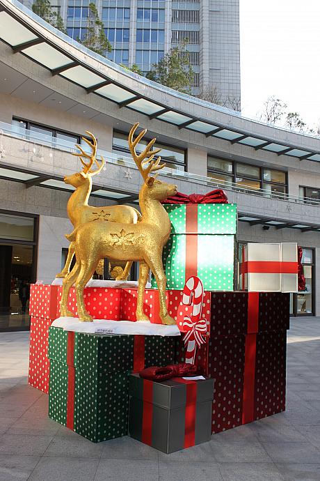 統一阪急では大きなプレゼント箱が！！