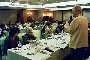日本の東葛川柳会との合同句会の様子(2005年3月)