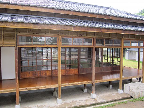 演武場の周辺には日本家屋が復元されています。