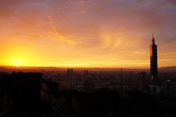夕陽と台北101