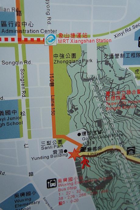MRT「象山」駅が完成すれば入口まで近そうですが、まだ完成していません＞＜・・・。今はタクシーかバスに乗って象山の入口近くで下車しましょう！
