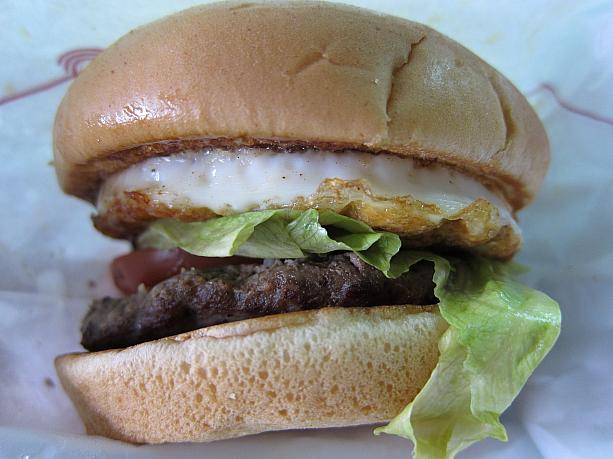 一番人気は「澳洲和牛堡」！直訳するとオーストラリア和牛ハンバーガー！！実は日本で売られている「とびきりハンバーグサンド、金のテリヤキ」なんです。