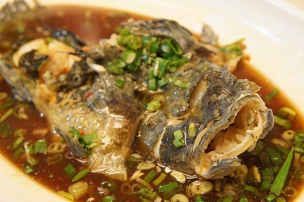 お魚は料理は年菜の定番！年年有餘の「餘」と「魚」の発音が同じことから、ますます裕福に！という願いが込められています。