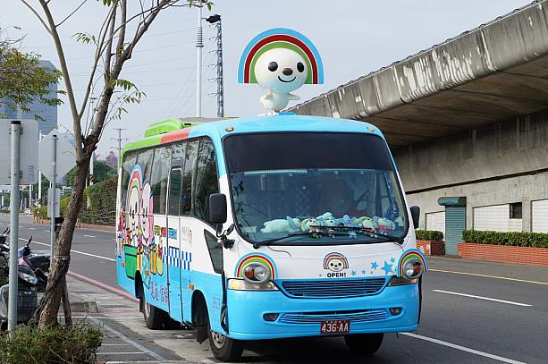 高雄MRT「凱旋駅」を下車するとこんなかわいいシャトルバスを発見！！
