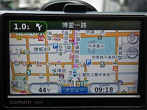GPSを取り付けて、出発！カーナビは日本語表示＆日本語音声が可能です。