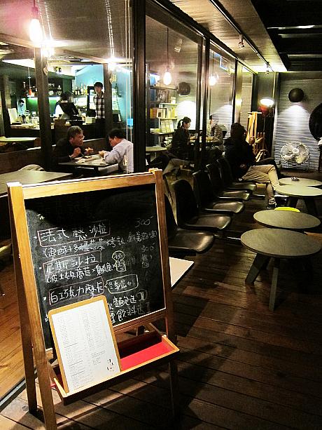 「師大夜市」の泰順街に都会の喧騒から離れた落ち着いたカフェがあるんです！