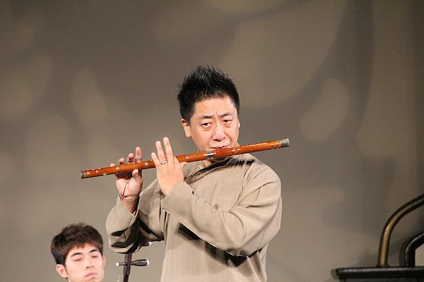 見事な音を奏でていた笛は候廣宇さんの演奏。