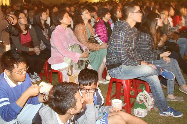 お客さんは若い人たちが中心。台湾の八八水害や、日本の311地震をテーマにした作品も上映されます。社会問題に対する台湾の若者の関心がたかいことがよく分かります。