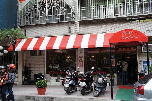 台南へ遊びに行った時にお友達に教えてもらったとっておきのお店♪「鍋燒意麺」のお店だと聞いていたのですが、何だか喫茶店みたい！