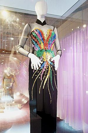 香港と台北で開催された15周年記念コンサートで着たチャイナテイストのドレス