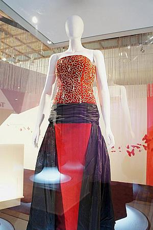 1985年に日本のNHKホールで開いたコンサート「One and Only」で着用したドレス