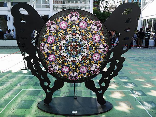 これは「蝶・台湾」と名付けられたアート。台湾のますますの幸せを願って作られました