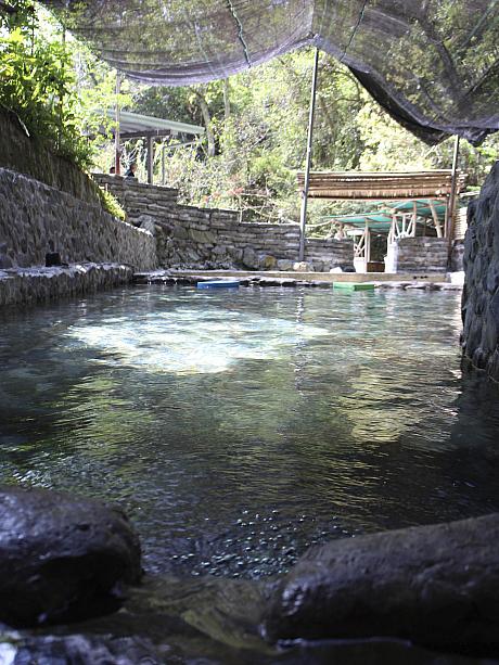 「山乃谷」の露天風呂、お風呂の中からみた景色はこんな感じ