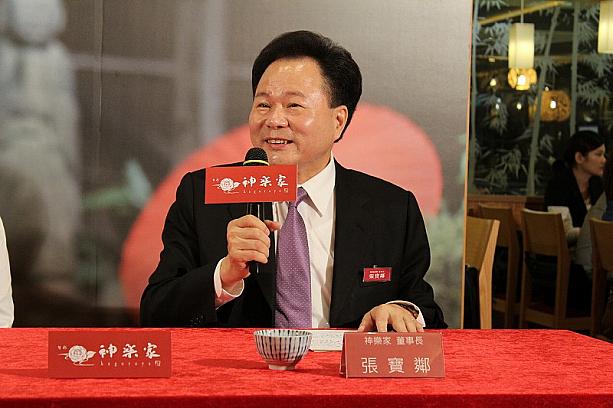 張董事長は懐石料理と会席料理の違いを台湾メディアにわかりやすく説明。にこやかな表情で話してくれるのでナビもついつい聞きこんじゃいます