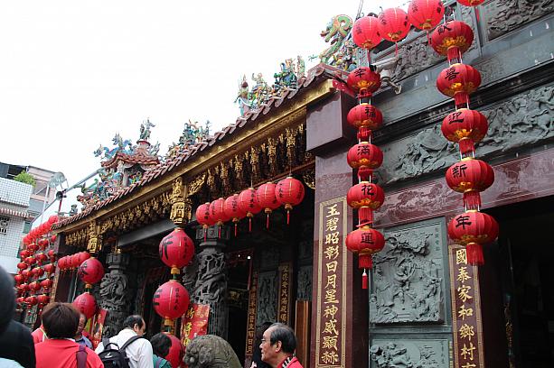 台湾では、よく寺・廟・宮に出会います