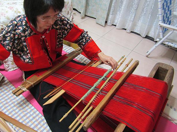 手織りは大変な作業ですが、このすばらしい伝統の技を残すために、これからはできるだけ広く技術を教えて行きたいと話すsetaさんでした。