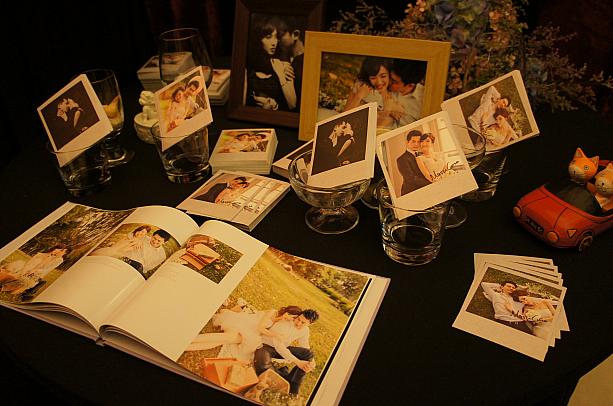 台湾の結婚式に必ずあるのが、結婚記念写真のアルバムと、謝卡と呼ばれる2人のプロマイド！！