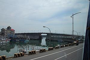 基隆港を横にみながらバスは八斗子へ