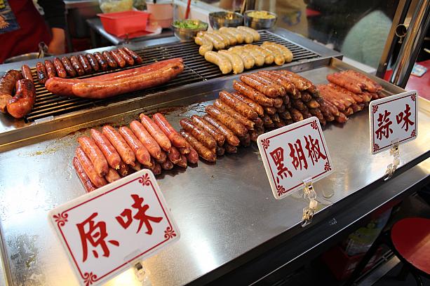まずは、食べたかった大腸包小腸を。もち米に台湾ソーセージの香腸と漬物とかが挟んであります、芥末（からし味）がおいしい