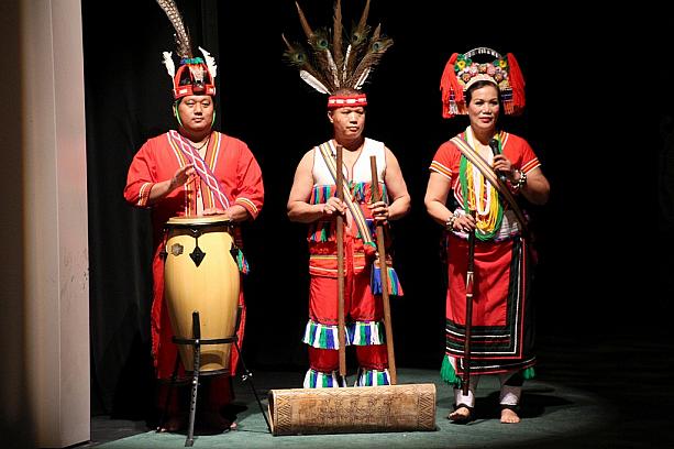 「台湾原住民の歌舞郷土の賛歌」では、アミ族の踊りや歌を楽しめます
