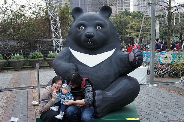 台湾黒熊ちゃんと記念写真をパチリ♪