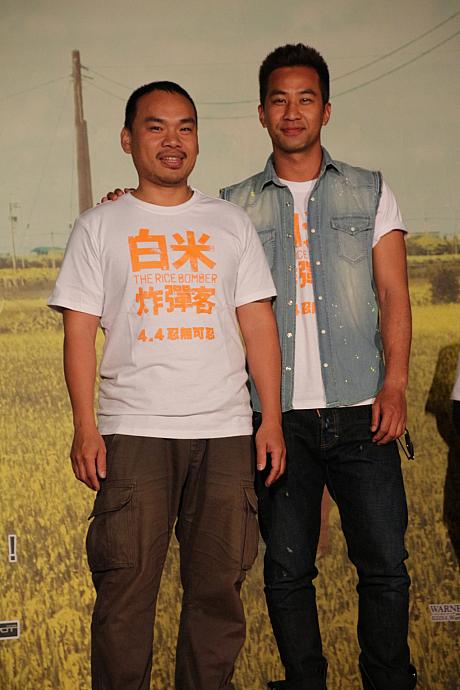 そして、登場したのは、実在の人物で映画のモデルとなった楊儒門と、彼を演じた主役の黃健瑋<BR>楊儒門は、1978年生まれ、彰化県二林鎮の農家の出身で、2003年～2004年の間に、合計17個の爆発物を台北市内の各所に放置しました