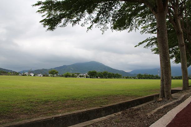着地点の向こうの山は、昔遠くなった日本を想ってか小富士山と呼ばれたそうです