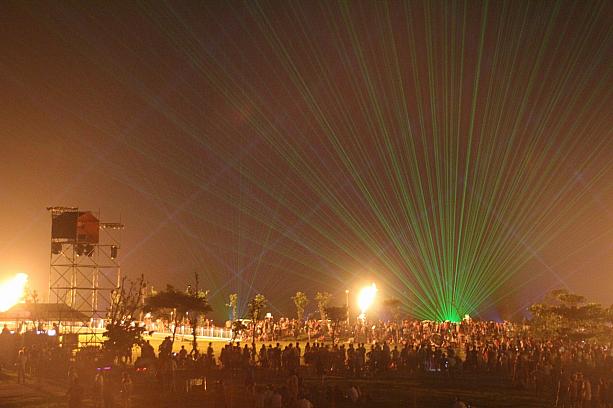 熱気球フェスティバルがスタートした5/30には、「台東熱気球光雕音楽会」が海濱公園で開催されました