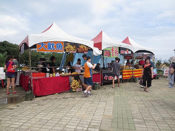 サツマイモで揚げた台湾スイーツ「サツマイモボール」や、「台湾ソーセージ」、「エリンギの竜田揚げ」、「タピオカドリンク」など、台湾屋台グルメが楽しめます。
