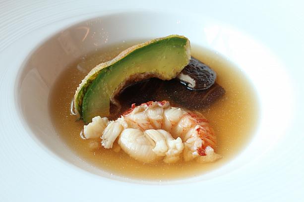 次は松尾英明氏による「昆布上湯鮮龍蝦」。決め手はスープで、ロブスターとシイタケ、アボガド天ぷらとも絶妙に合っていました